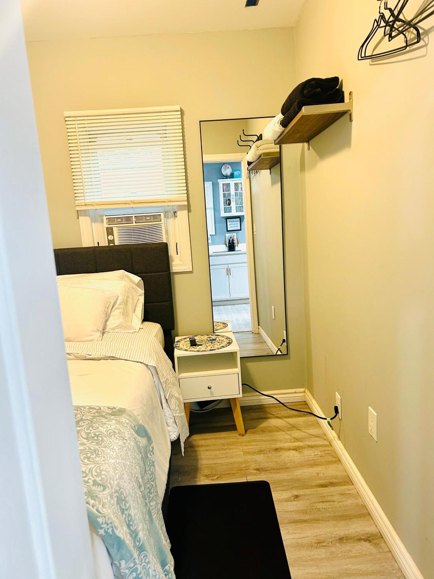 Fancy Studio Private Entrance Selden Luaran gambar